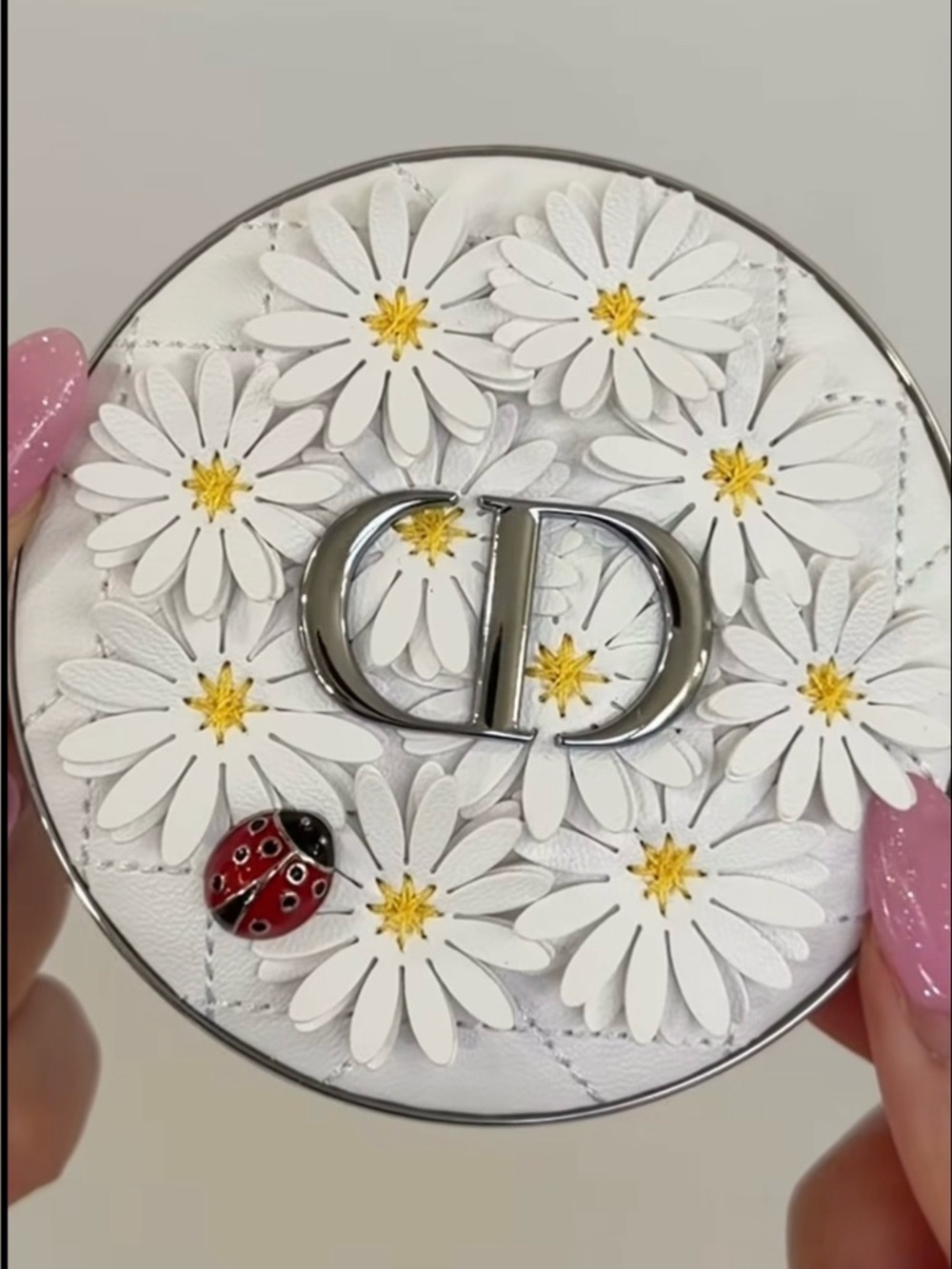 Brand new - Dior Forever Glow Luminizer Highlighter Daisy Ladybug Compact - Picture 11 of 11